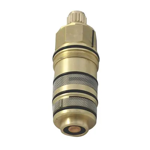 Temperaturregeleinheit von Kludi, erkennbar an der goldenen Bauweise mit schwarzen Ringen und einem runden Abschluss. Design für die Verwendung in Wasserinstallationen.